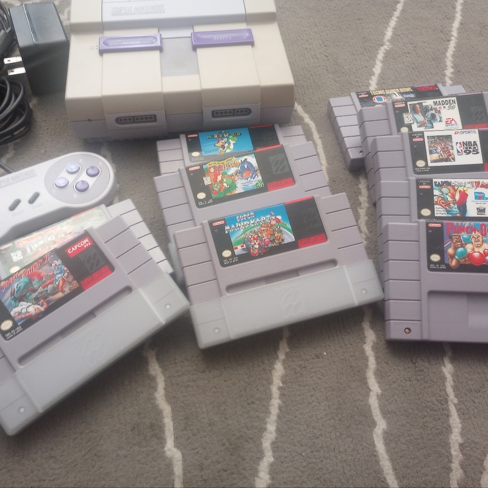Super Nintendo entertainment console, two controllers and 10 games. - Picture 2 of 10